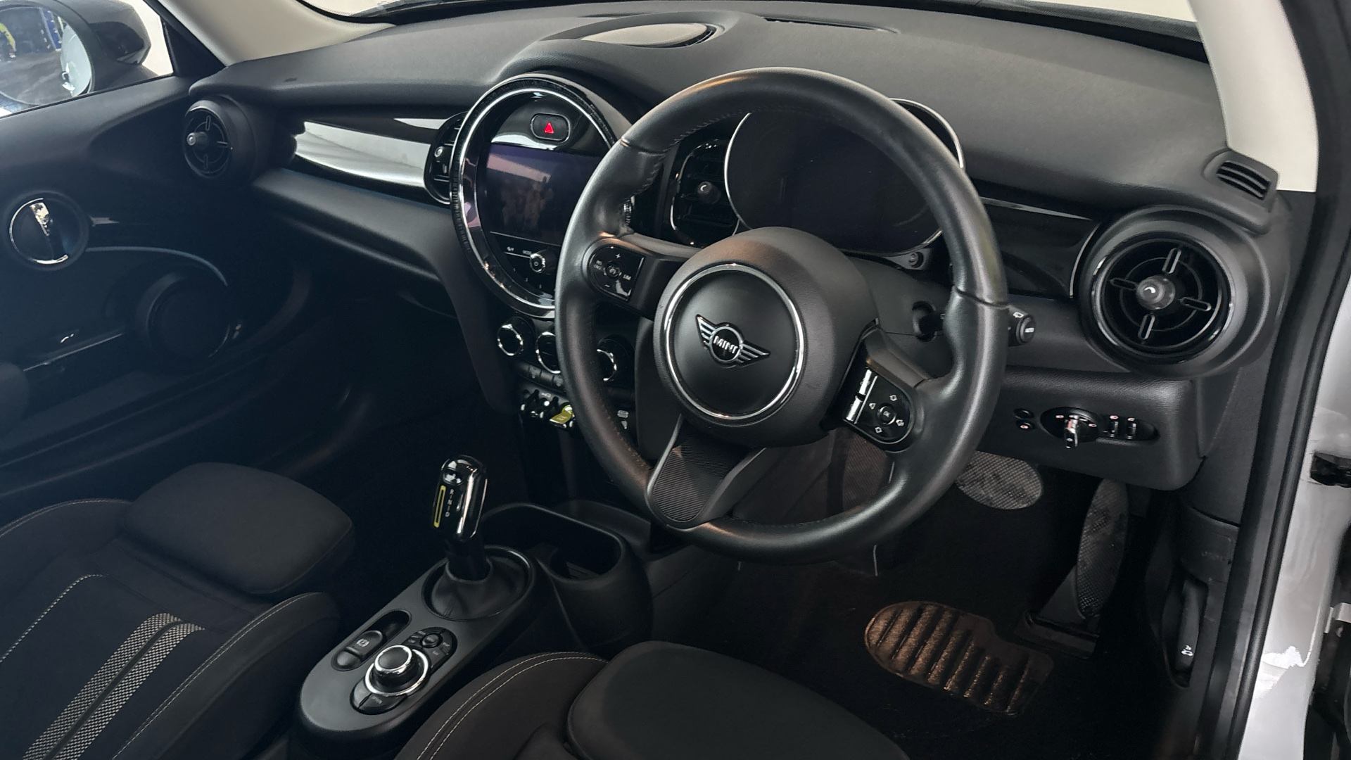 4020673 135kW Cooper S Level 1 33kWh 3dr Auto