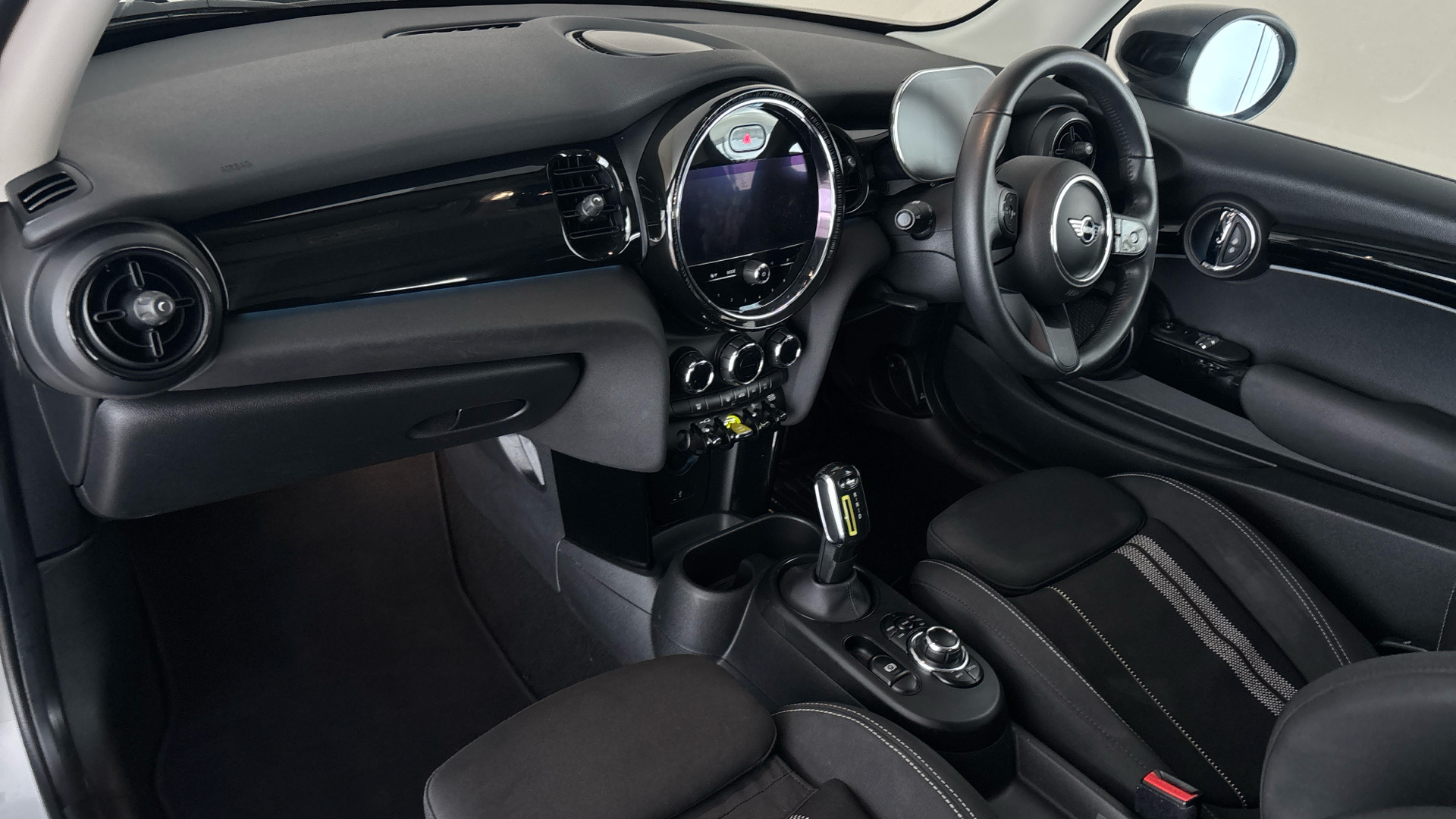 4020673 135kW Cooper S Level 1 33kWh 3dr Auto