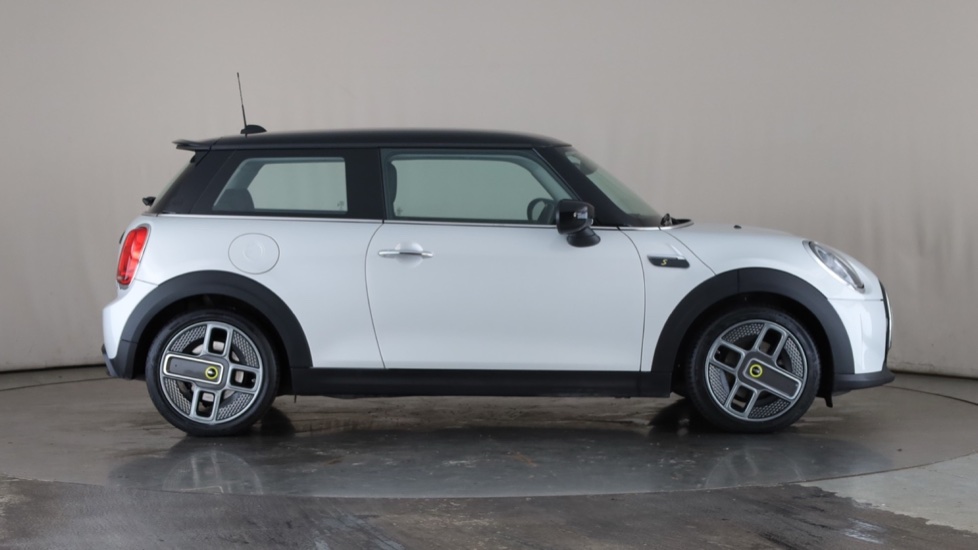 MINI HATCHBACK Image 6