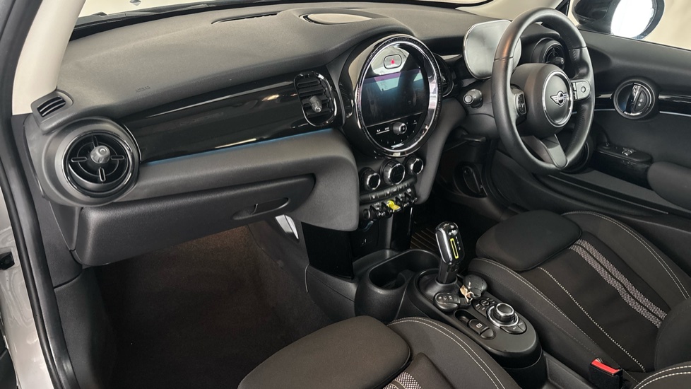 MINI HATCHBACK Image 10