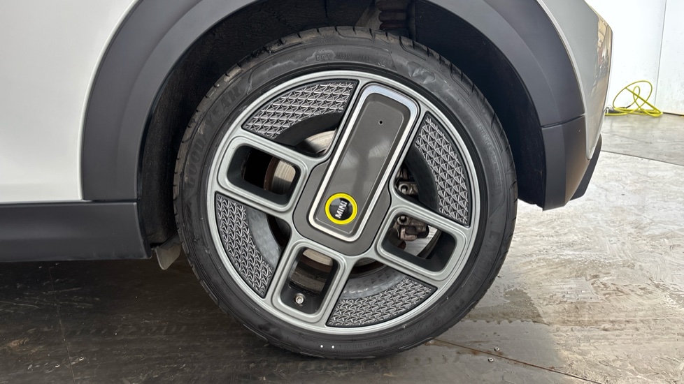 MINI HATCHBACK Image 18
