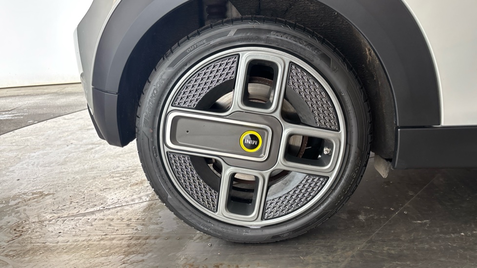 MINI HATCHBACK Image 19
