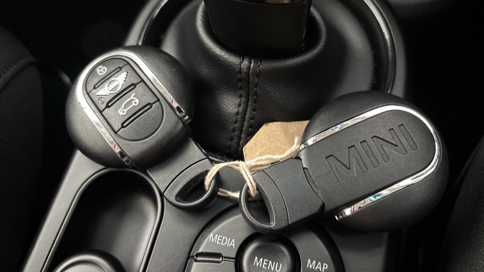 MINI HATCHBACK 2 keys