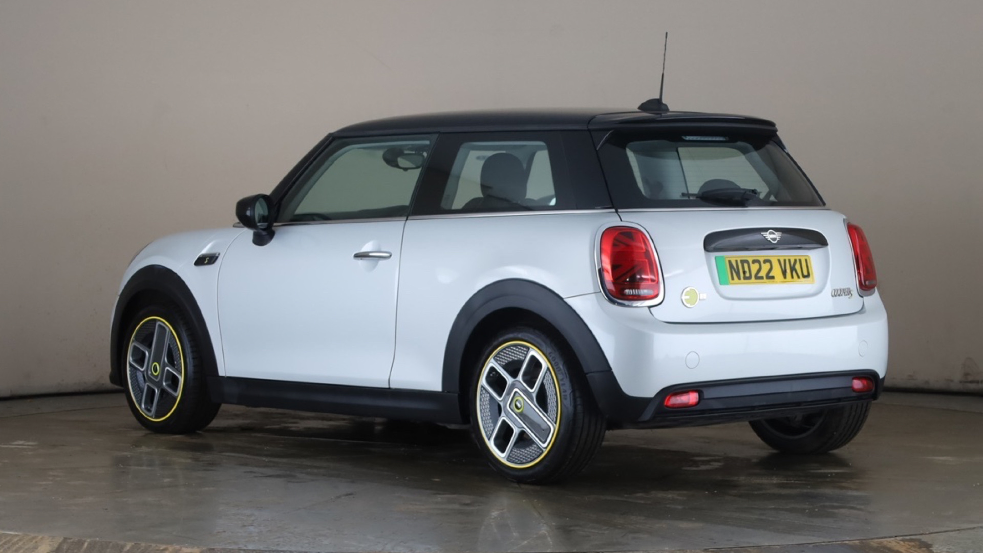 4058607 135kW Cooper S Level 1 33kWh 3dr Auto