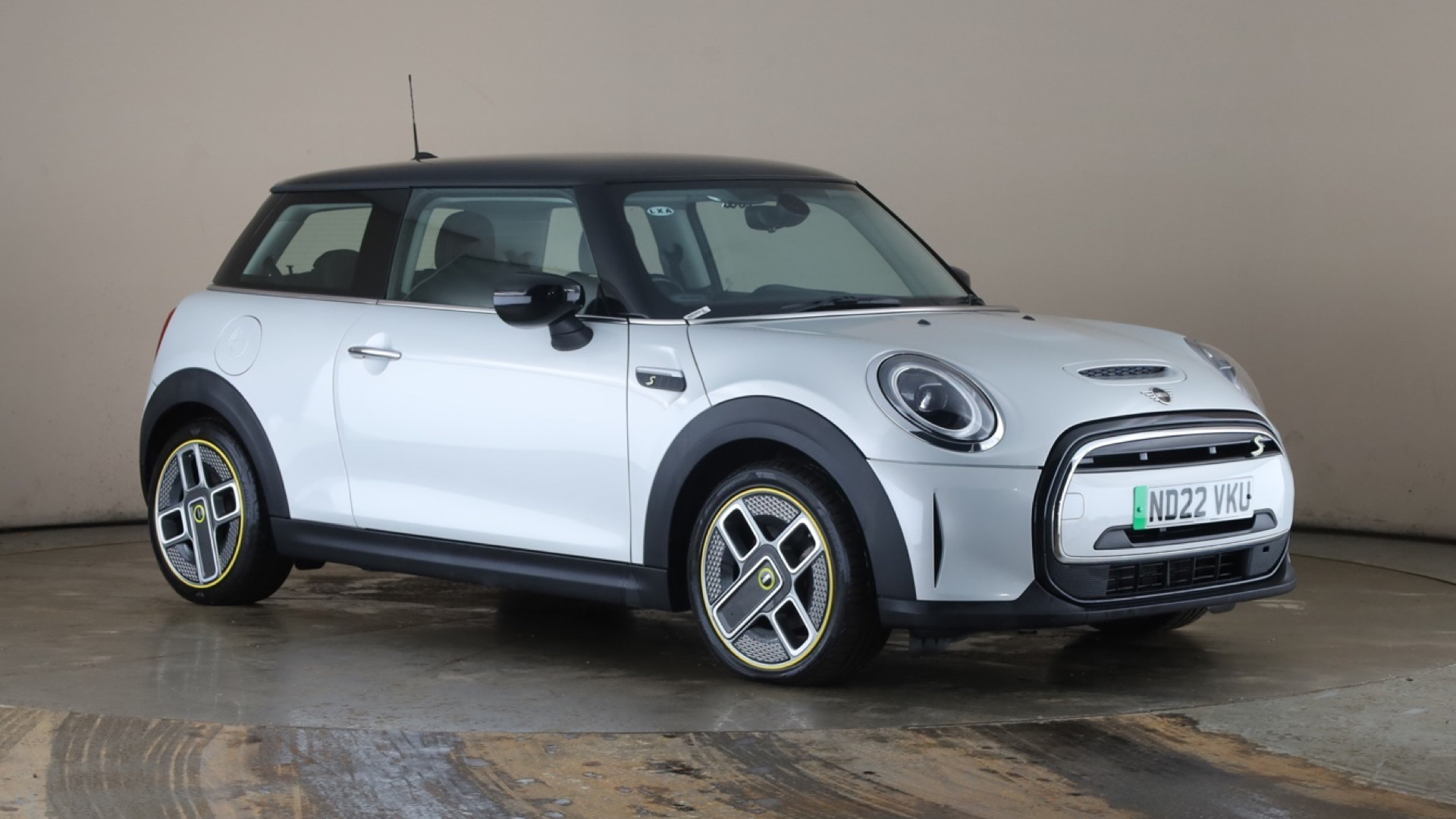 4058607 135kW Cooper S Level 1 33kWh 3dr Auto
