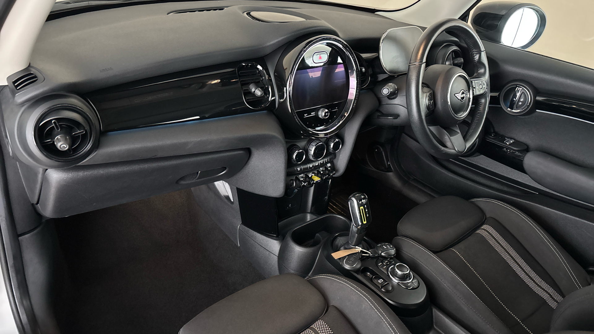 4058607 135kW Cooper S Level 1 33kWh 3dr Auto