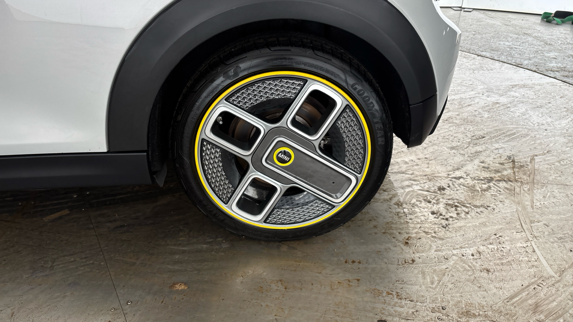 4058607 135kW Cooper S Level 1 33kWh 3dr Auto