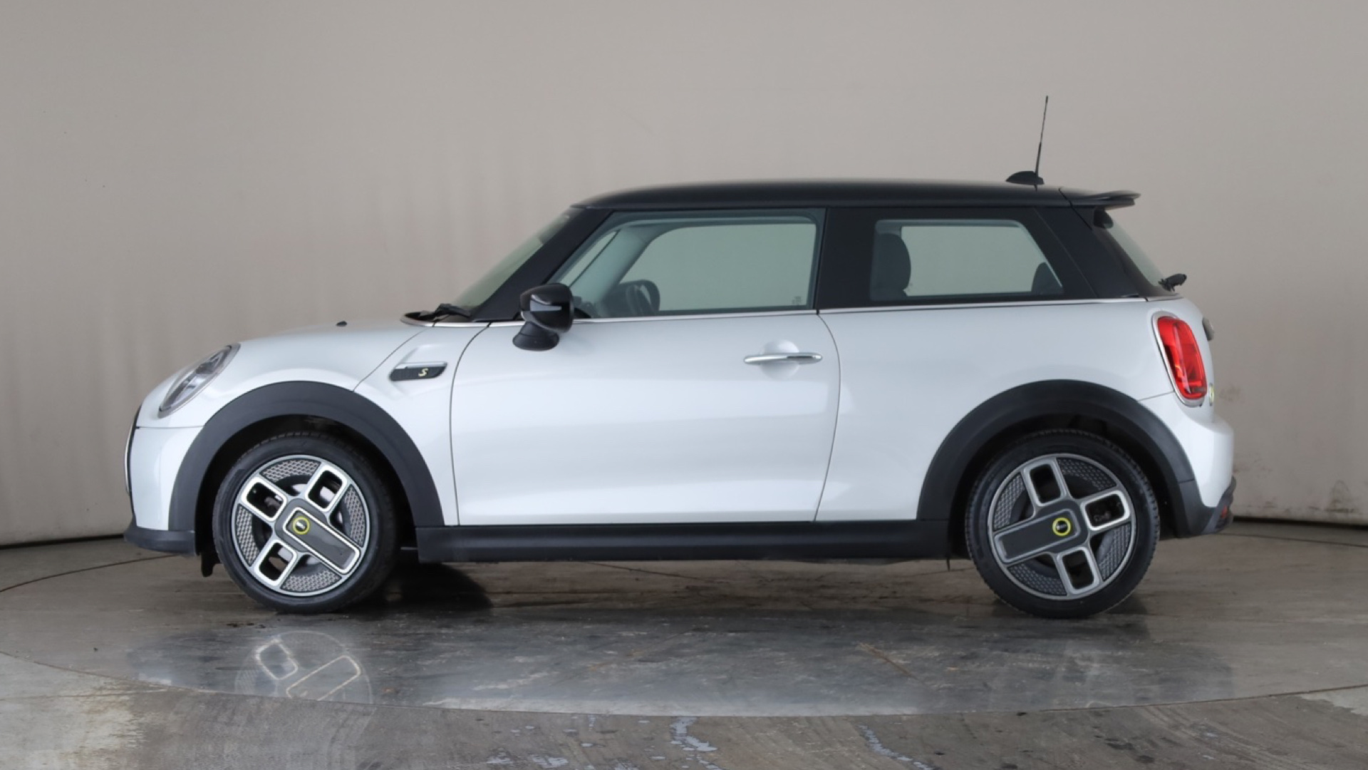 MINI Hatchback 135kW Cooper S Level 1 33kWh 3dr Auto