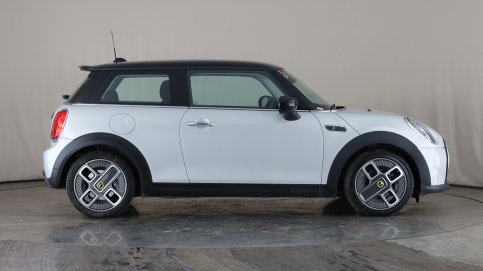 MINI HATCHBACK Image 6