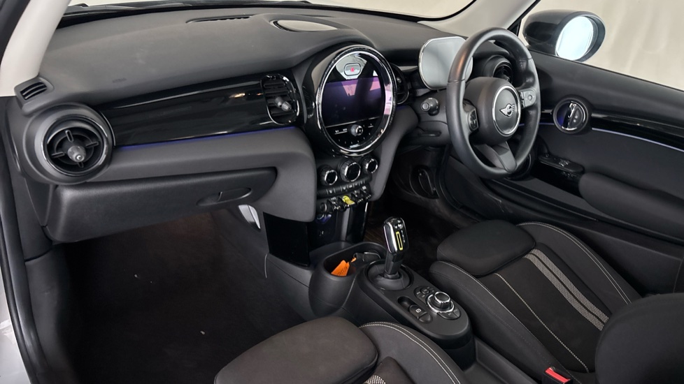 MINI HATCHBACK Image 10