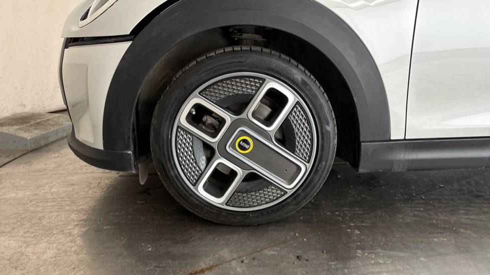 MINI HATCHBACK Image 17