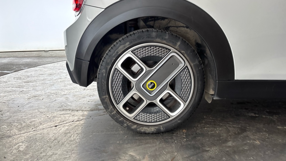 MINI HATCHBACK Image 19