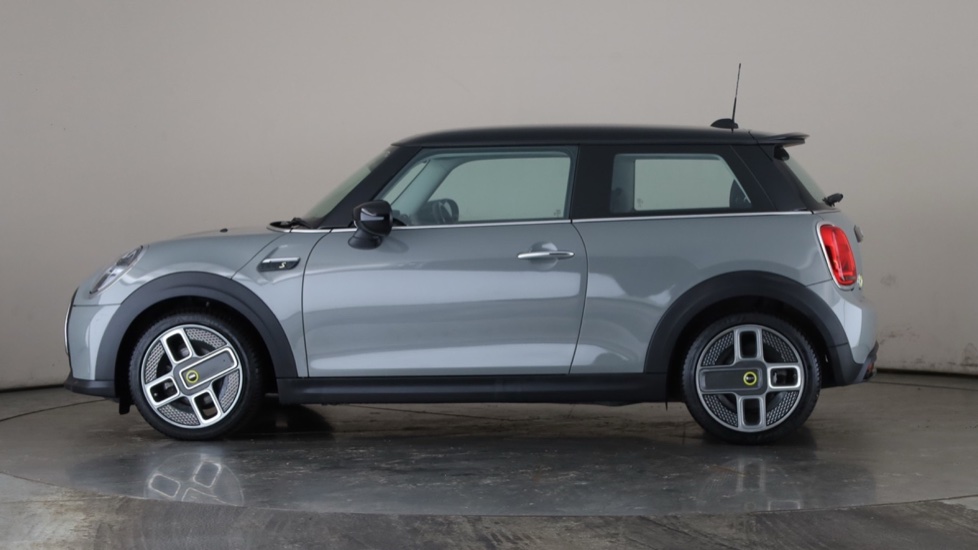 MINI HATCHBACK Image 2