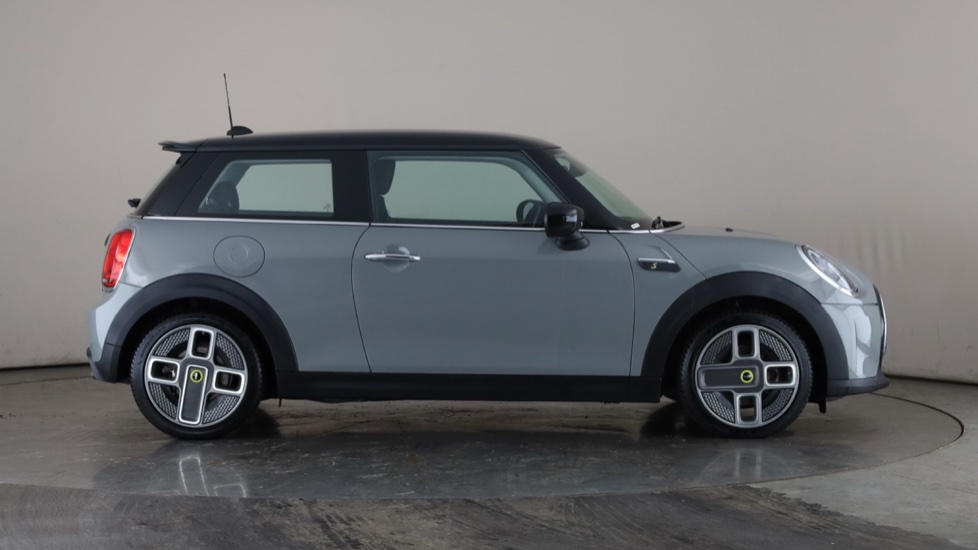 MINI HATCHBACK Image 6