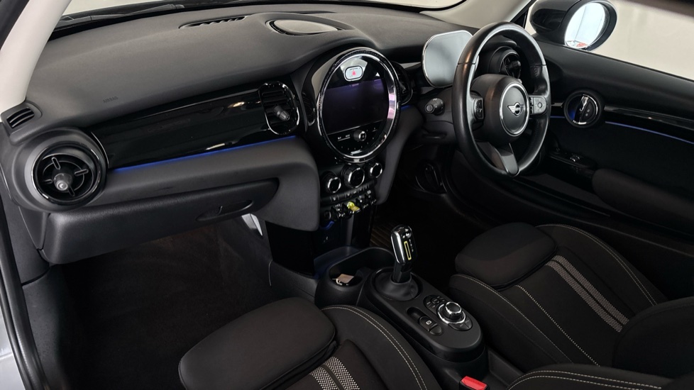 MINI HATCHBACK Image 10