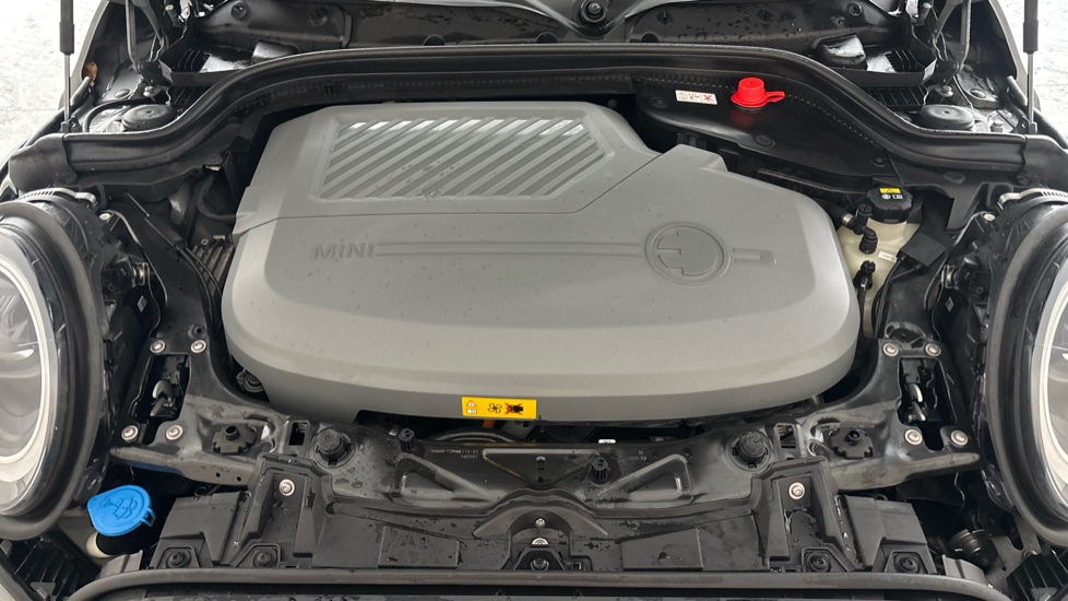 MINI HATCHBACK Image 16