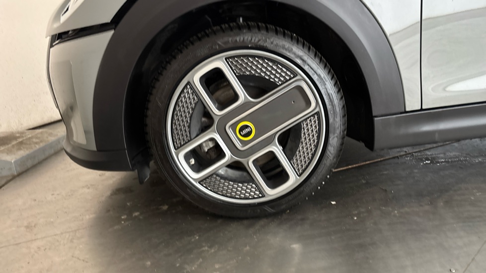 MINI HATCHBACK Image 17