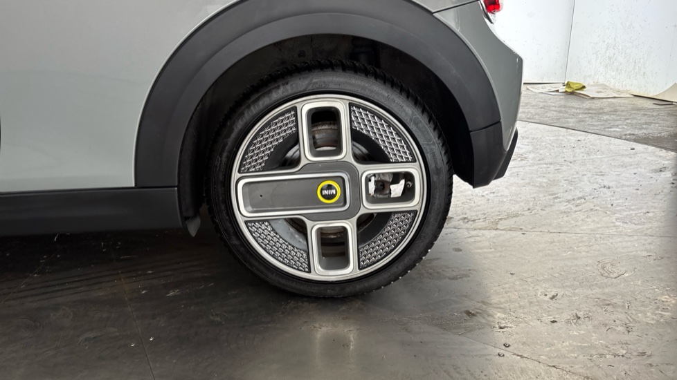 MINI HATCHBACK Image 18