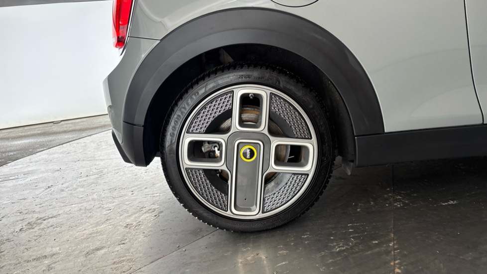 MINI HATCHBACK Image 19