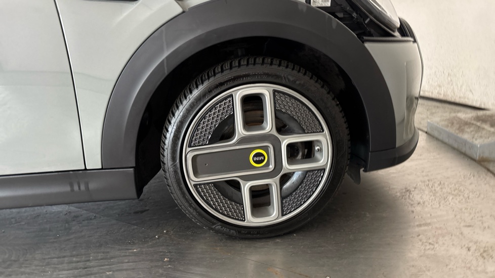 MINI HATCHBACK Image 20