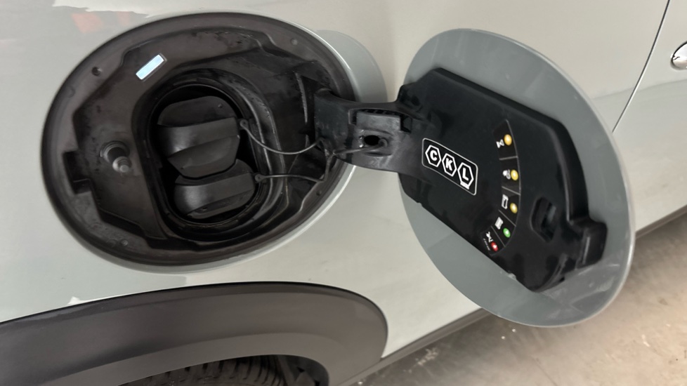 MINI HATCHBACK Image 21