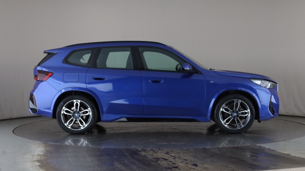 BMW iX1 Image 6