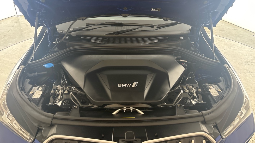 BMW iX1 Image 16