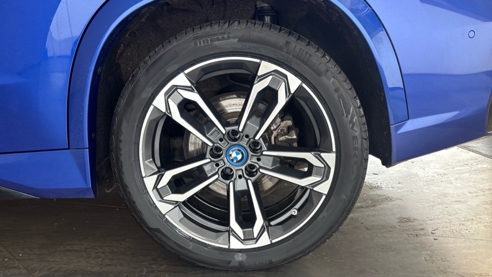 BMW iX1 Image 18