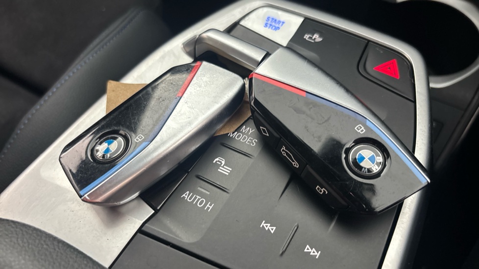 BMW iX1 2 keys