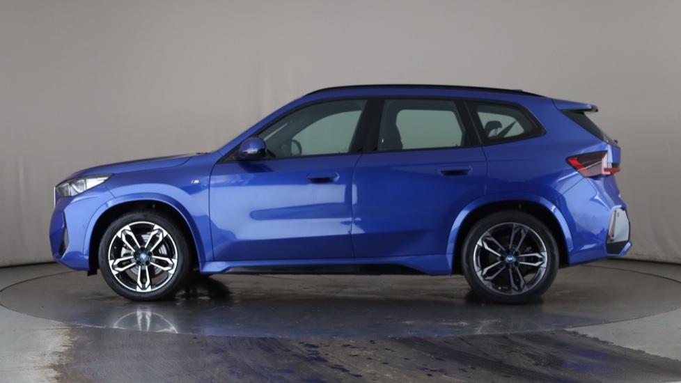 BMW iX1 Image 2