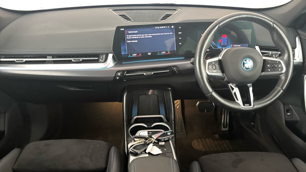 BMW iX1 Image 11