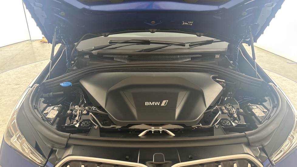 BMW iX1 Image 16