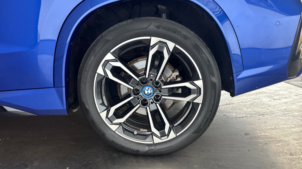 BMW iX1 Image 18