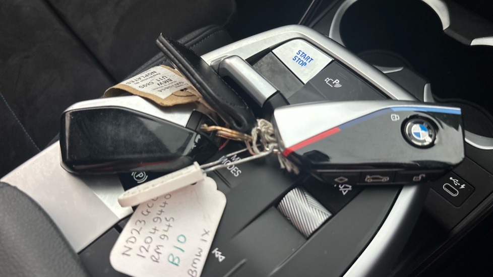 BMW iX1 2 keys