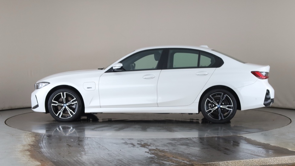 BMW 3 SERIES Image 2