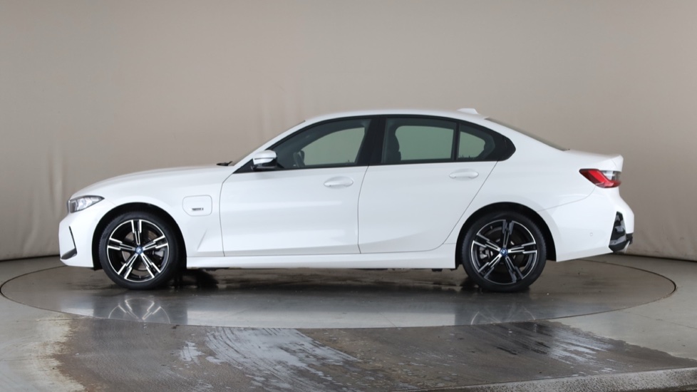 BMW 3 SERIES Image 2