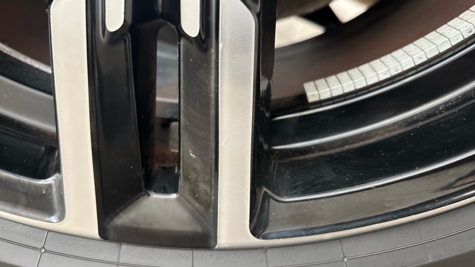 BMW 3 SERIES Scratches