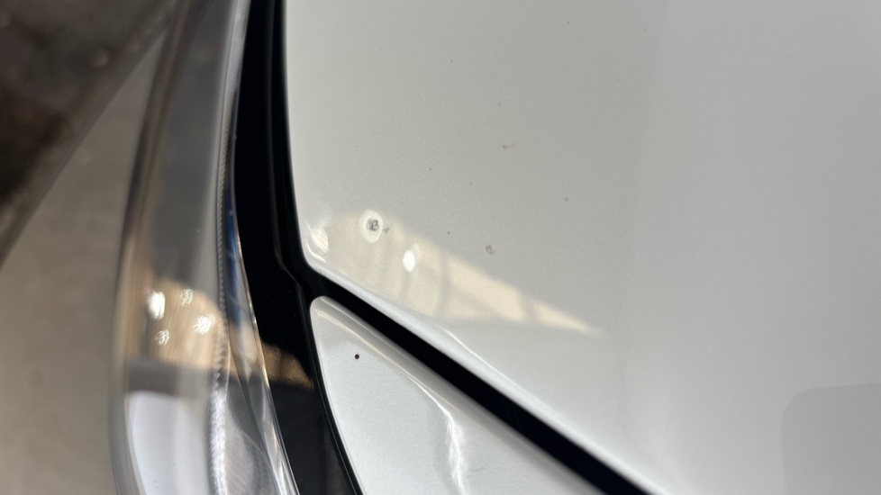 BMW 3 SERIES Multiple chips and dent