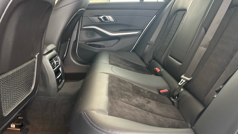 BMW 3 SERIES Image 14