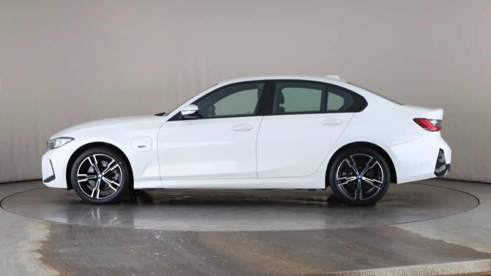 BMW 3 SERIES Image 2