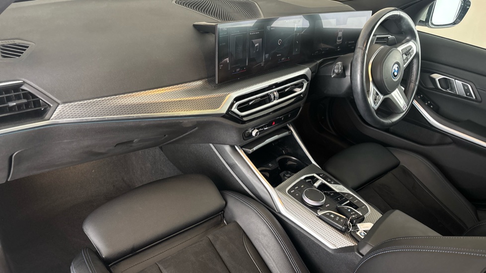 BMW 3 SERIES Image 10