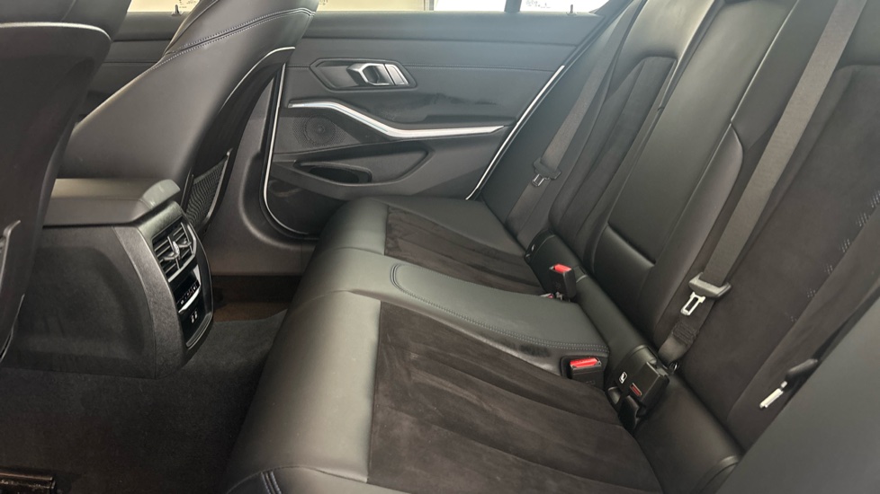 BMW 3 SERIES Image 14