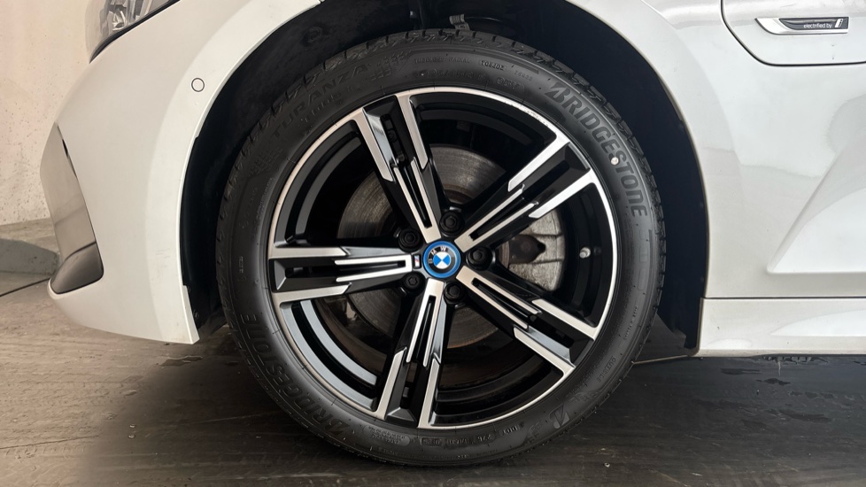 BMW 3 SERIES Image 17