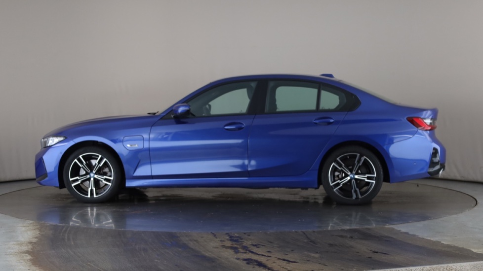 BMW 3 SERIES Image 2