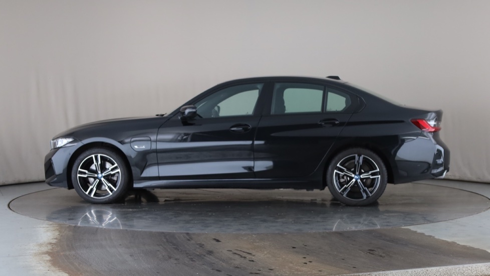 BMW 3 SERIES Image 2