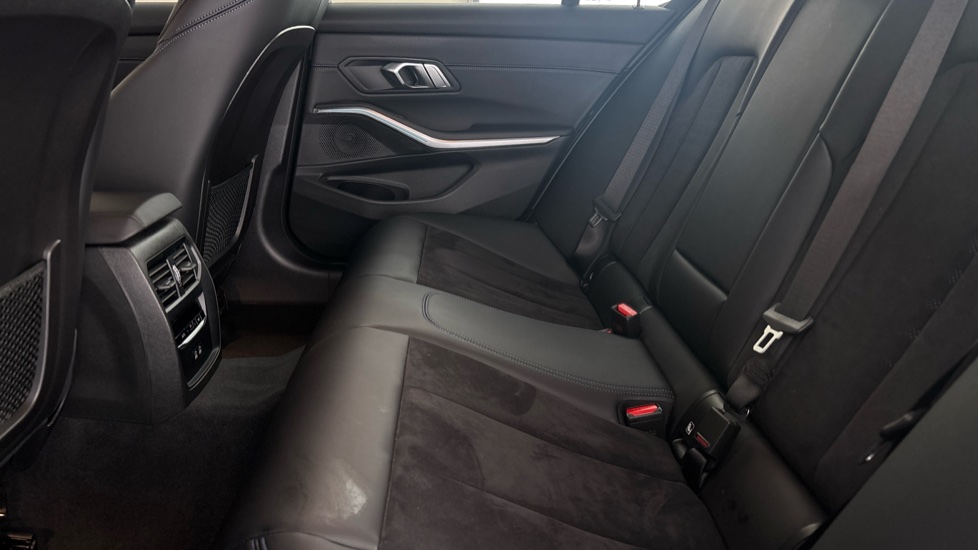 BMW 3 SERIES Image 14