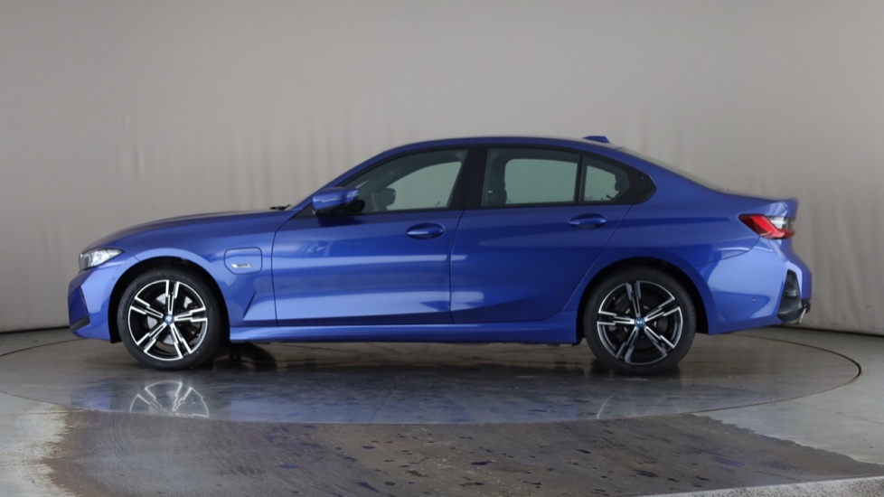 BMW 3 SERIES Image 2