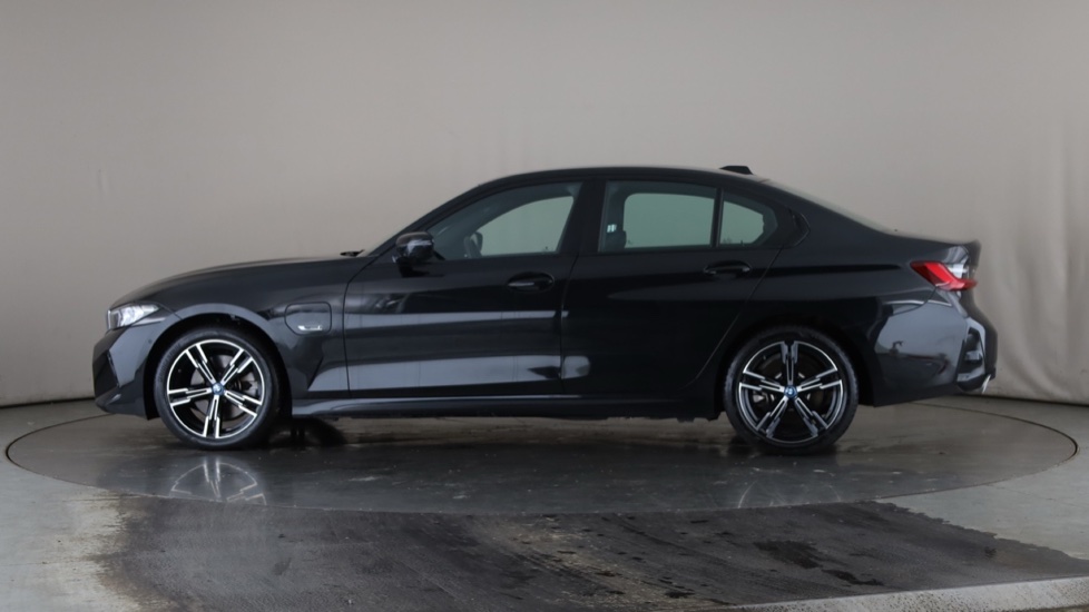 BMW 3 SERIES Image 2