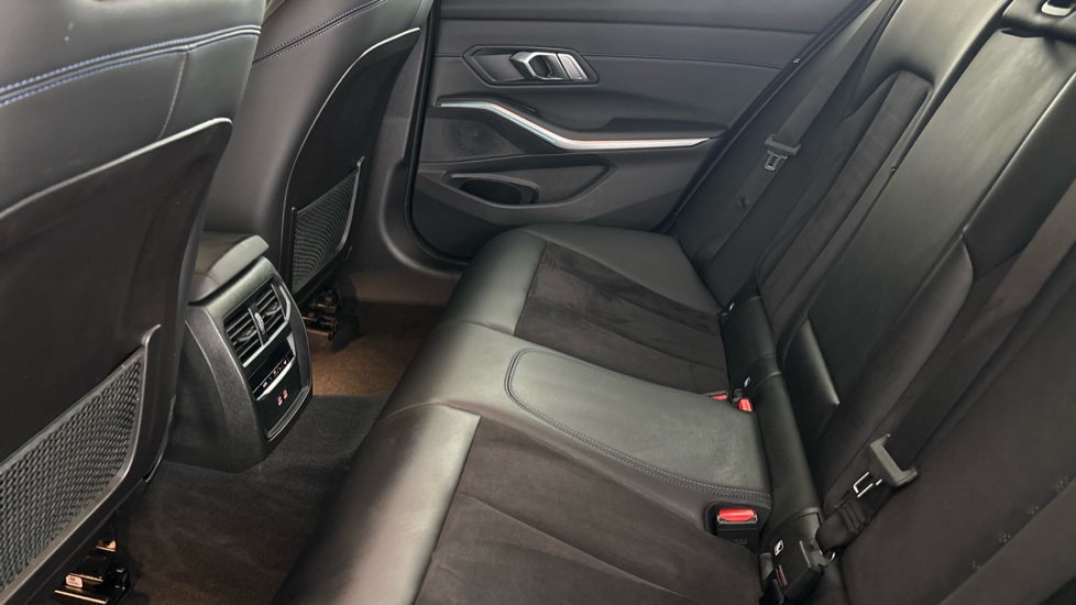 BMW 3 SERIES Image 14