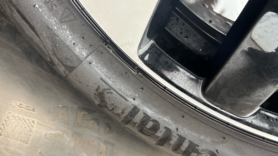 VOLVO XC40 scuff